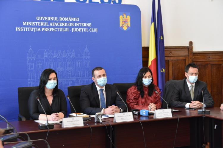 Noul prefect al Clujului, Tasnadi Szilard, flancat de politicieni UDMR la depunerea jurământului - FOTO