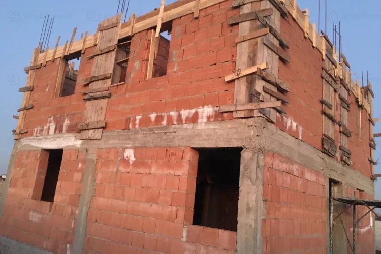 250 de case construite ilegal pe Valea Fânațelor și încă se construiesc. Boc: Nu am cum să îi ajut. Nu ai autorizație, duci o viață de mizerie