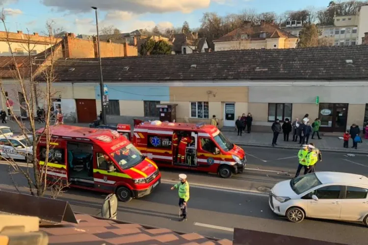 Accident la Spitalul de Copii Cluj, pe Moților! A dat cu spatele și a lovit o femeie care stătea pe trotuar