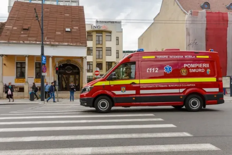 Un clujean fost transportat la Urgențe după ce a rămas cu picioarele PRINSE într-un utilaj