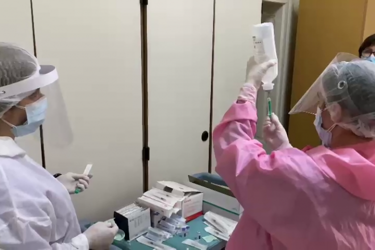 Tișe cere plata de urgență a personalului din centrele de vaccinare: Eroii în alb sunt neplătiți