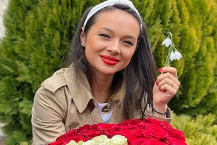 Ce cadou a primit Vlăduța Lupău din partea fanilor? Vedeta s-a emoționat pâna la LACRIMI: „Vă mulțumesc!”