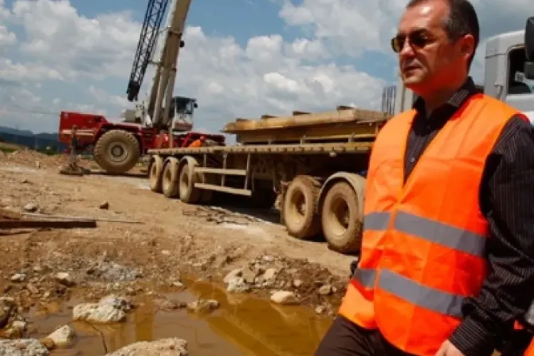 Boc a explicat pe larg ce este ”taxa de urbanism”. E achitată de constructorii de blocuri pentru a face școli, creșe și bulevarde