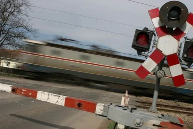 Traficul dat peste cap în Apahida. Bariera a fost lovită de un șofer