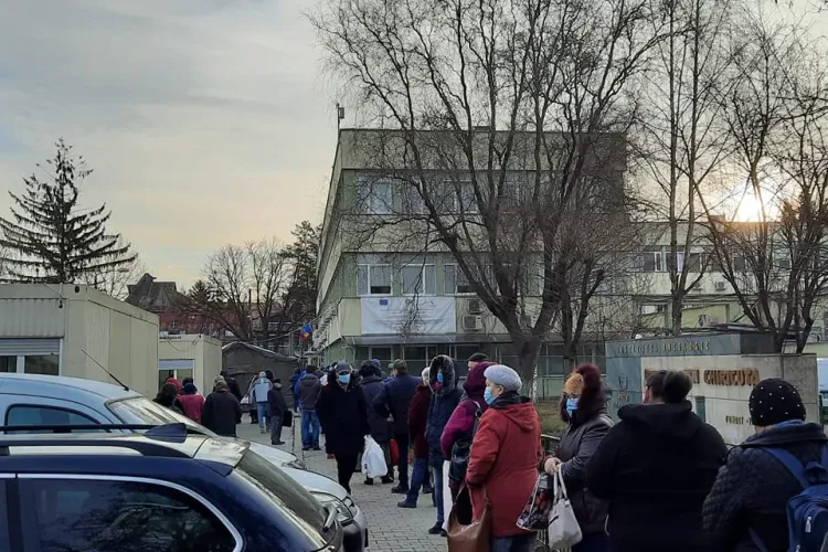 Bolnavii de la Institutul Oncologic din Cluj se simt umiliți / Dir. Cătălin Vlad: Nu refuzăm pe nimeni, chiar și fără programare - FOTO