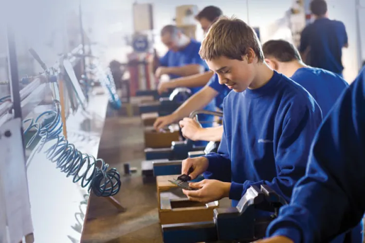 Inspectoratul Școlar Județean Cluj organizează Caravana Meseriilor pentru elevii de clasa a VIII-a