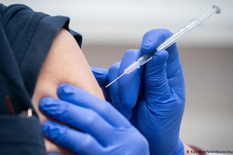 Totul despre etapa a 3-a a vaccinării. Se pot vaccina și cei de 16 ani