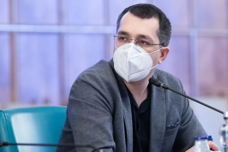 Vlad Voiculescu dă vina pe un funcționar public pentru neplata medicilor din centrele de vaccinare