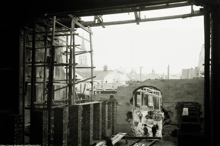 Demolarea Teatrului Maghiar din Cluj, amplasat în locul unde acum e Casa Universitarilor - FOTO