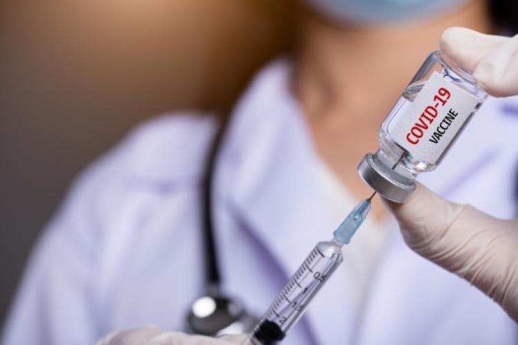 Începe vaccinarea anti-COVID pentru persoanele din etapa a treia la Cluj-Napoca