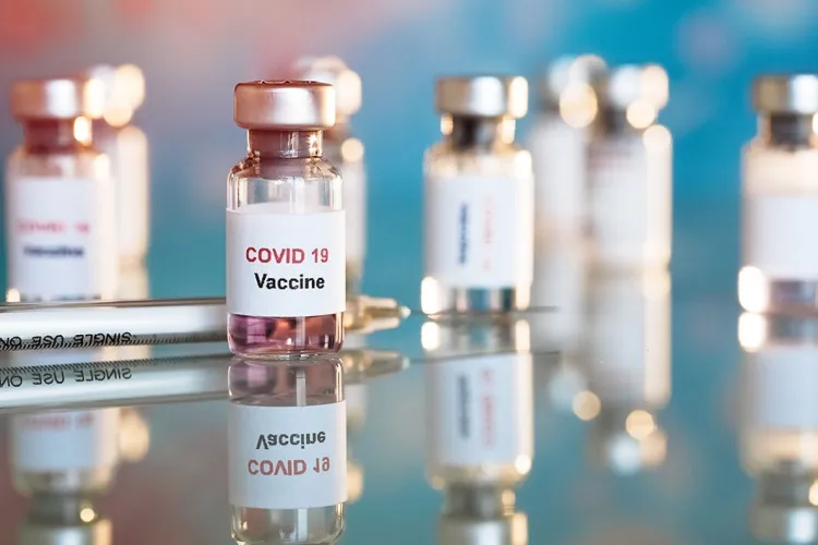 O nouă tranșă de aproape 225.000 de doze de vaccin Pfizer BioNTech sosește luni în România 