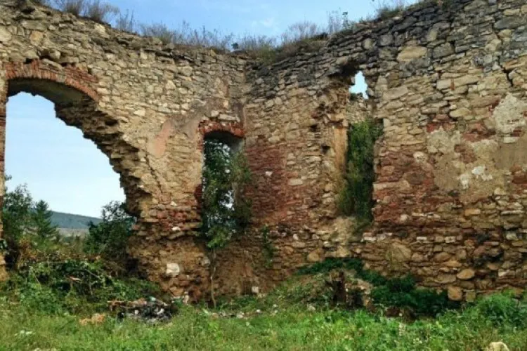  Ruinele Castelului Bocskai - Aghireșu - Pe ce rută să ajungeți acolo