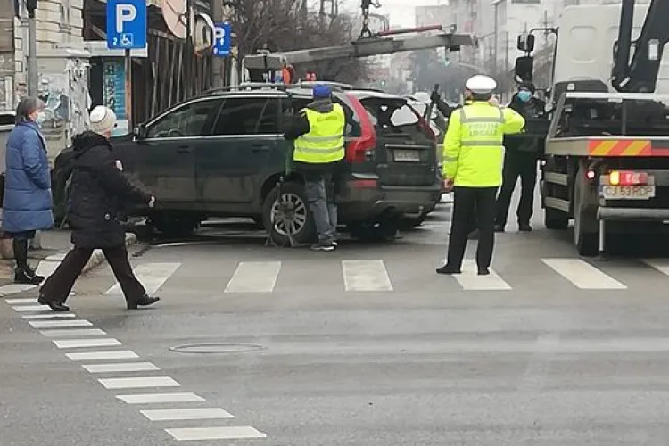 Poliția locală revine în subordinea lui Emil Boc. Poliția Locală Cluj-Napoca dată ca exemplu: Se bat 40 pe un post