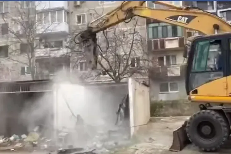 Calea Florești: Primăria ne-a demolat garajele și acum lumea parchează cu TUPEU. De ce nu se dau amenzi!