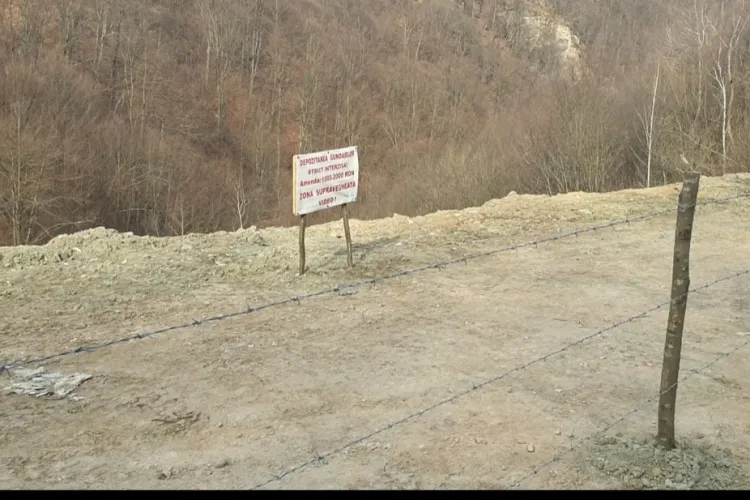 Depozit de deșeuri pe râul Râșca Mare, județul Cluj. Oare când ne vom civiliza? - FOTO   