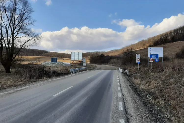 Cluj: Puteau face treabă bună, dar au făcut-o românească. 500 de metri de drum între Cluj și Sălaj sunt neasfaltați - FOTO   