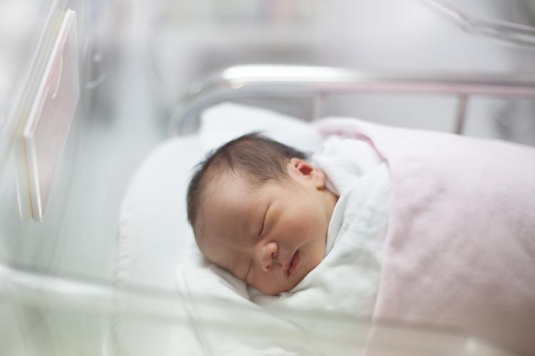 Primul bebeluș născut cu anticorpi, după ce mama s-a vaccinat anti-Covid