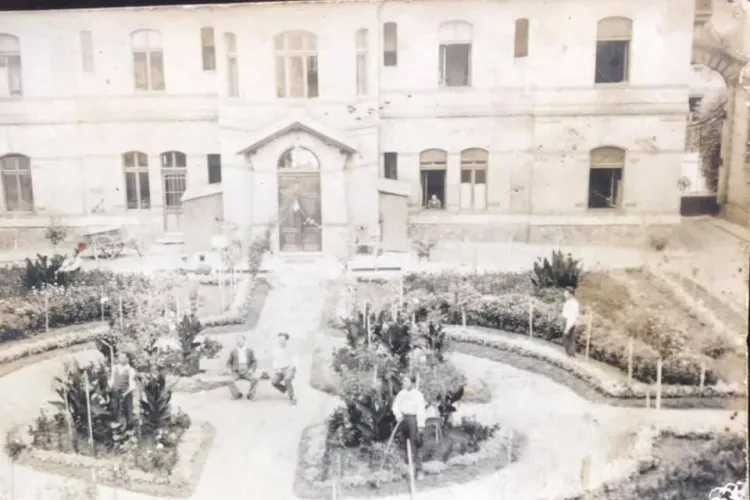 Cluj: Actuala Secție UPU Cluj a fost construită pe un frumos parc, din curtea interioară a spitalelor de pe strada Clinicilor - FOTO   