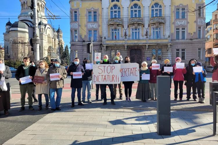 Proteste la adresa „dictaturii medicale” în mai multe orașe din România. George Simion la Cluj