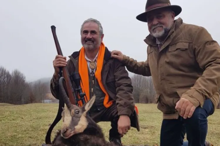 Activistul Mihai Goțiu: Soarta caprelor negre din Munții Rodnei e decisă de un profesor universitar clujean care le împușcă- Foto