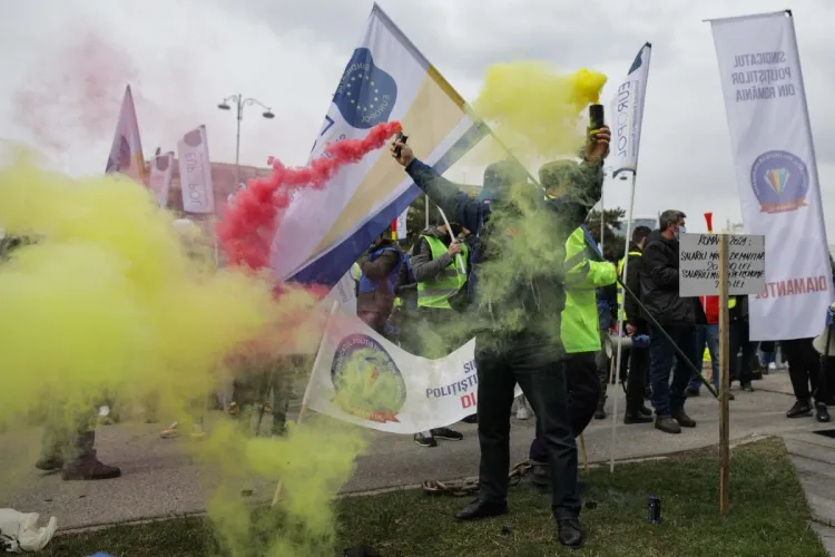 Polițiștii cer demisia Guvernului: „Acest Guvern trebuie demis sau să își dea demisia! Este singura noastră variantă!”