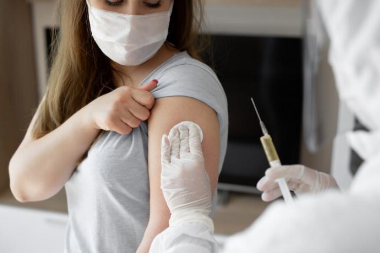 Cluj-Napoca. Medic neplătit într-un centru de vaccinare din Mănăștur: Dacă nu se rezolvă, din 1 aprilie plec - FOTO