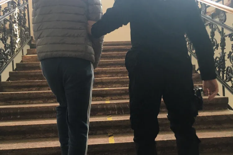 Doi tineri sunt cercetați pentru înșelăciune. Aceștia au țepuit internauții cu jocuri PlayStation