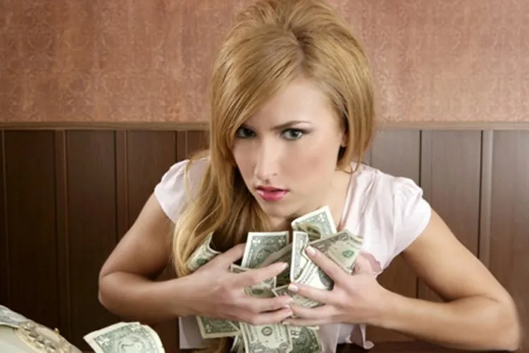 Cea mai zgârcită zodie. Top 5 nativi ai zodiacului care sunt lipsiți de generozitate