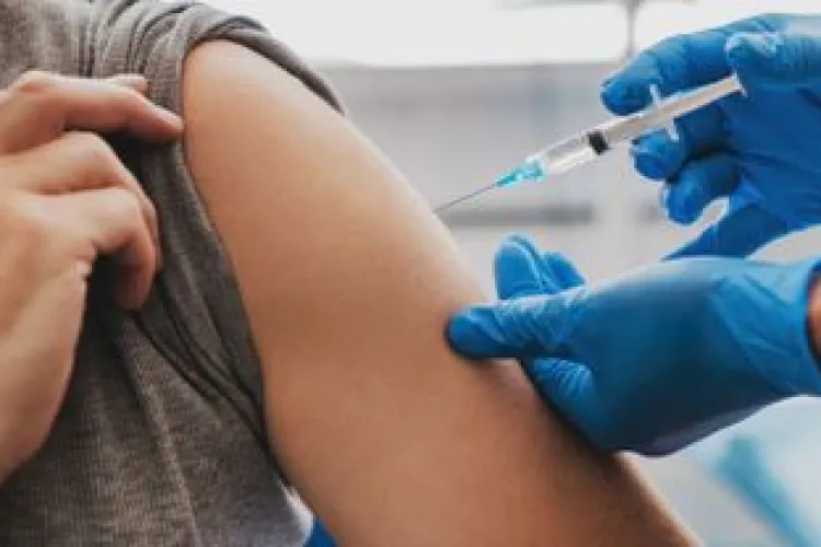 Străinii cu drept de şedere în România se vor putea programa direct în platforma de vaccinare anti-COVID