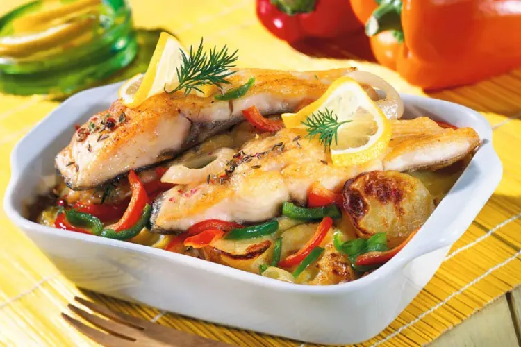 Rețetă de post. Pește cu legume la cuptor. Rețeta delicioasă, explicată pas cu pas
