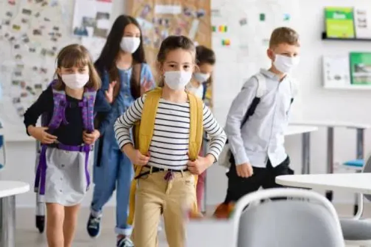 Vacanța de vară 2021. Sorin Cîmpeanu propune o variantă în care semestrul al doilea va fi scurtat cu o săptămână