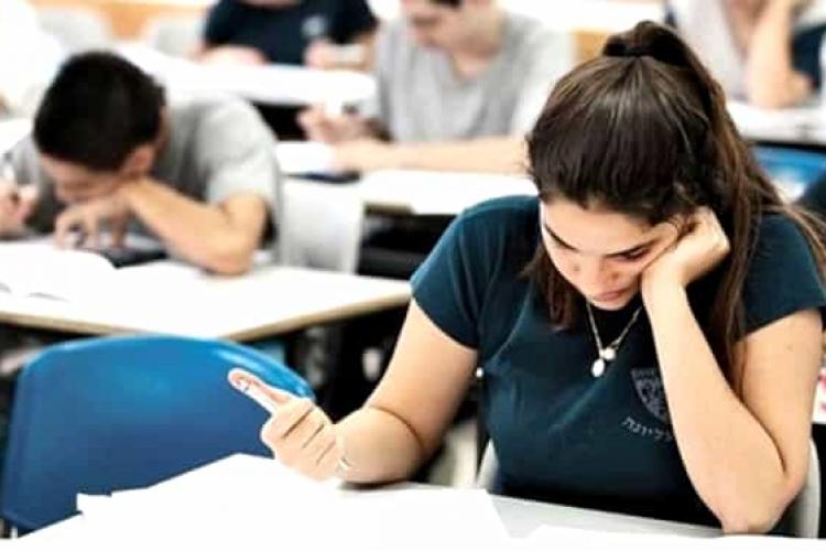 Peste 2.000 de elevi de clasa a VIII-a din Cluj-Napoca vor susține luni simularea examenului la Limba și Literatura Română