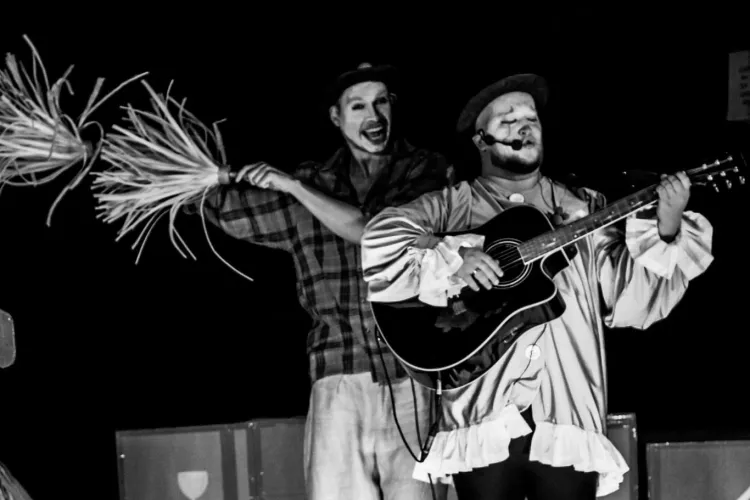 Mesajul actorilor de la Teatrul din Turda, închis din cauza pandemiei: Aveți credință, iar când totul va trece ne vom revedea - FOTO