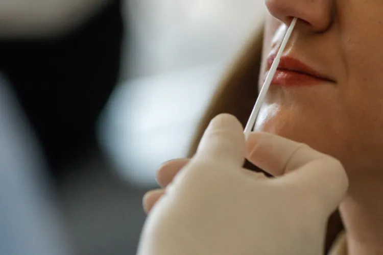 Clujenii ies în stradă, rata de infectare crește. Curând restricțiile se vor ÎNĂSPRI la Cluj-Napoca