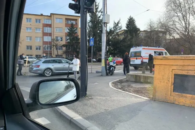 Accident rutier la Podul Garibaldi! O persoană este rănită - FOTO