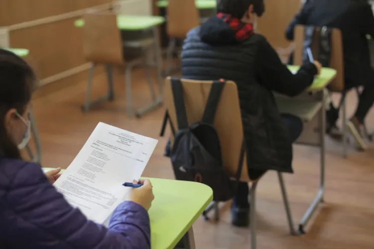 Peste 50% dintre elevii clujeni au promovat simularea examenului național de Bacalaureat 2021