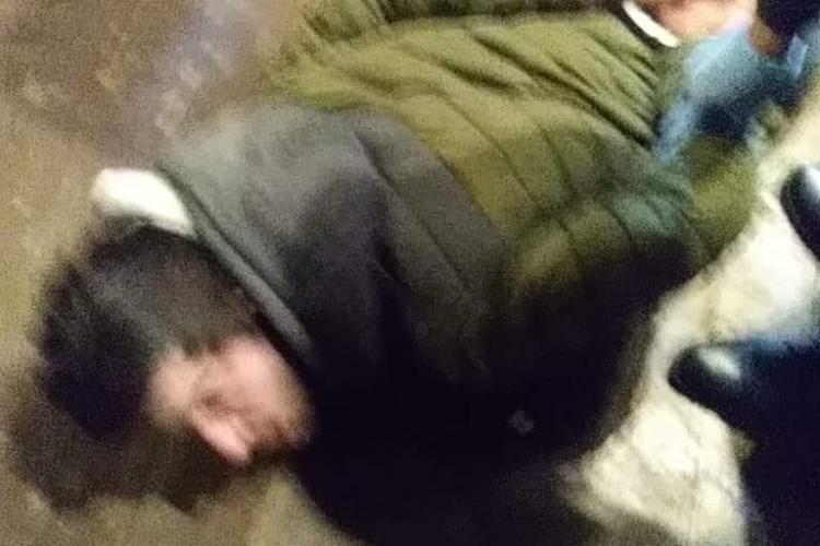 Cluj-Napoca: Spărgător prins în flagrant și pus la pământ de agenții de pază - FOTO EXCLUSIV