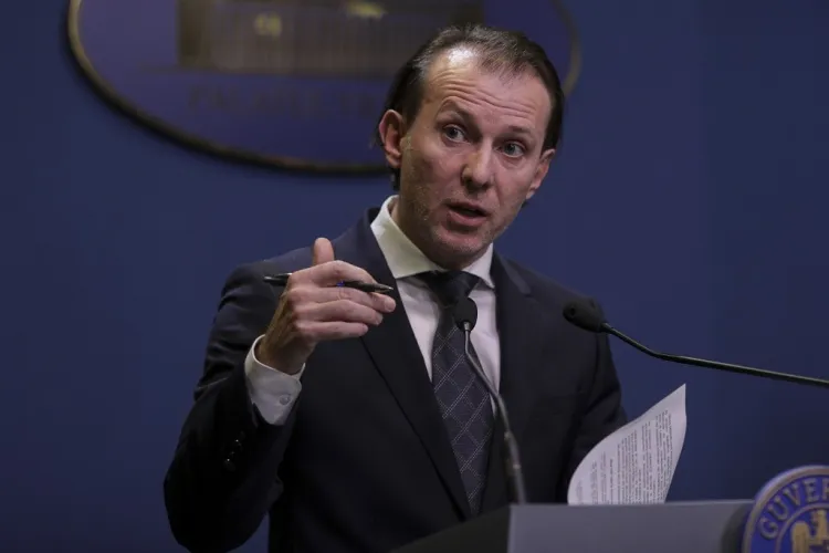 Restricțiile se PRELUNGESC și în aprilie. Cîțu îi liniștește pe protestatari: „Nu vrem să închidem economia!”