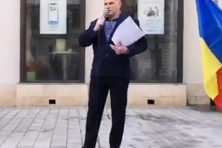 Mărincuș, discurs EXTREMIST la protestul AUR de la Cluj: Cei care au avut COVID sunt proștii convertiți / AUR s-a delimitat de el