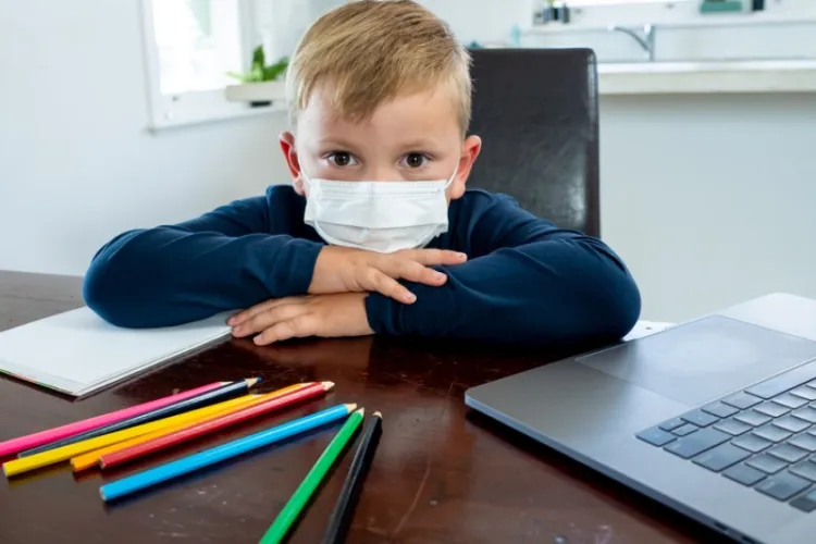 Federația părinților: Cerem revenirea asupra deciziei de modificare a structurii anului școlar. O vacanță prelungită forțat duce la o ruptură 