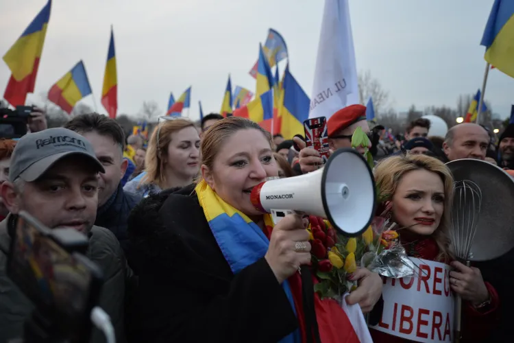 Diana Șoșoacă, amendată cu o sumă imensă pentru nepurtarea măștii la protestele anti-mască de sâmbătă