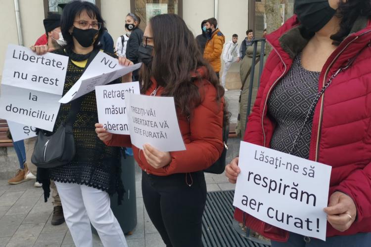 Cluj - Protestul împotriva RESTRICȚIILOR DURE a fost reluat: Nu vrem bronz cu mască! Libertate, nu arest la domiciliu - FOTO