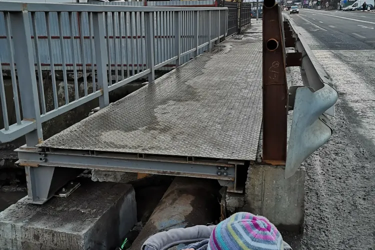 Podul de pe Calea Baciului care mai mult îi încurcă decât să-i ajute pe clujeni - FOTO