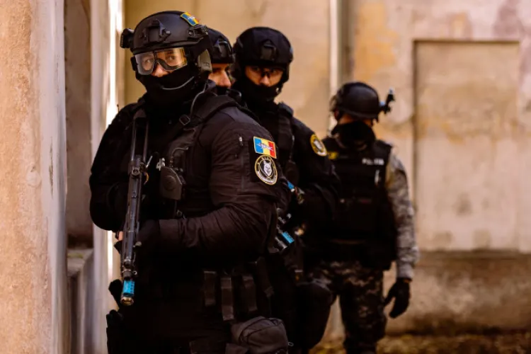 Tinerii sechestrați și torturați de polițiștii din București au murit. Ministrul de Interne: Nimeni nu dispare pentru că face reclamații