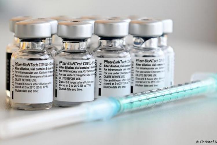 345.150 doze de vaccin Pfizer sosesc în România luni. Câte vor veni pe aeroportul din Cluj?