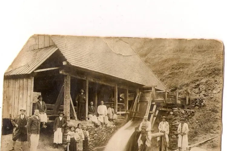 Fotografie UNICAT cu gaterul lui Teodor Șușman, din Răchițele (1940). Apare în poză și marele luptător anticomunist - FOTO