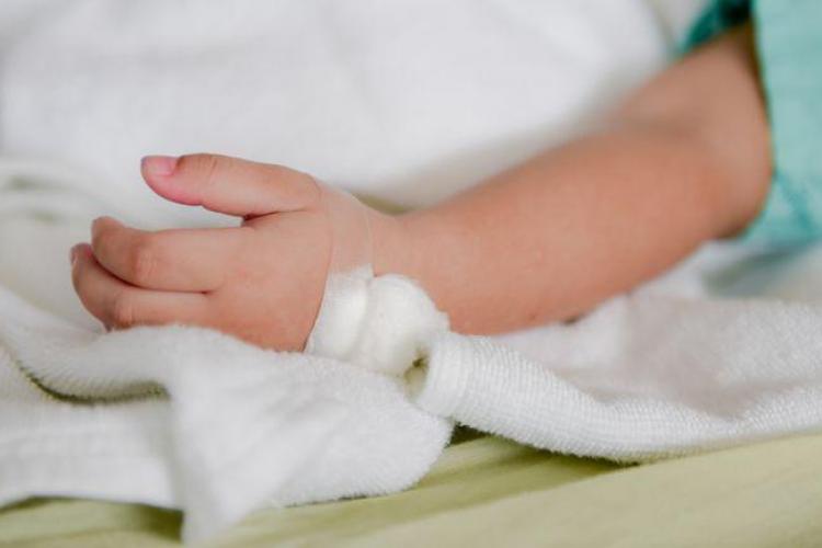 Un bebeluș cu tuberculoză a murit pentru că a fost adus prea târziu la spital de părinții care se temeau de Covid 