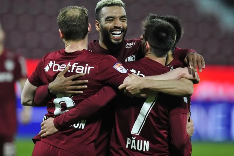 CFR Cluj învinge pe Dinamo, scor 1-0. Victorie muncită. ”Câinii” au rămas în 9 oameni