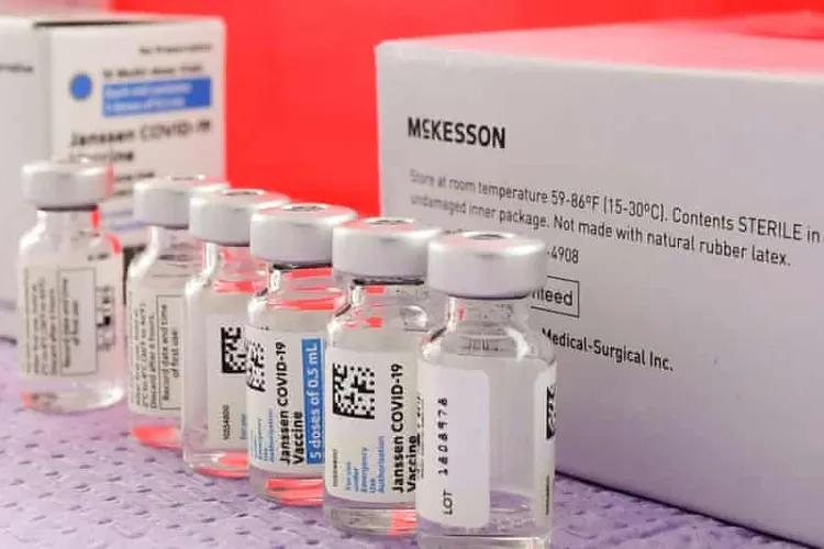 Johnson & Johnson a început să livreze vaccinul său COVID-19 către statele Uniunii Europene 