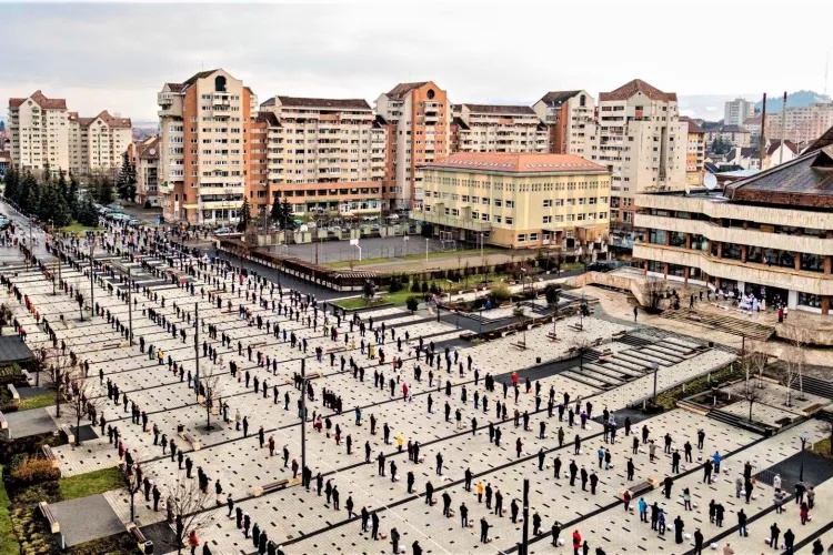 Respect! Câtă ordine e în Secuime, la slujba de sfinţire a bucatelor de Paşti - FOTO